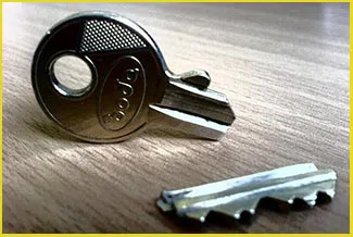 Columbus Locksmith Master Columbus, OH 614-335-6041 - 14-66-broken-key